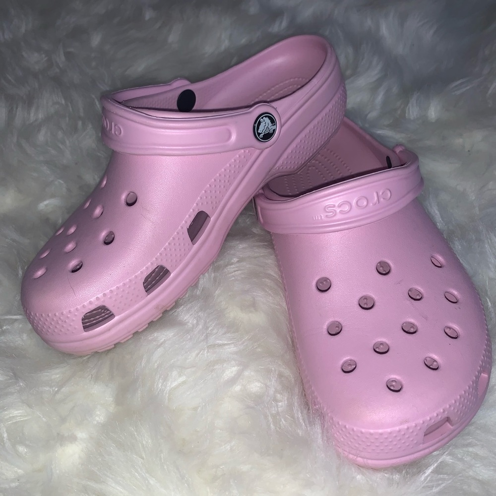 baby pink crocs